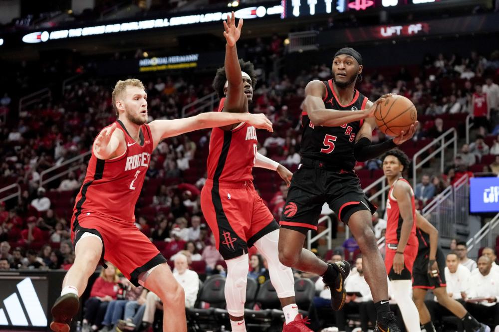 她因肩部伤 她因肩部伤